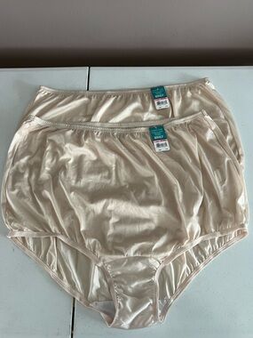 Vanity Fair Perfectly Yours Ravissant Tailored Brief 15712 Fawn 10/3XL Lot Of 2